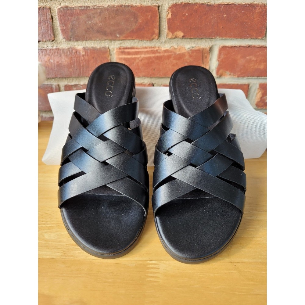 ❤️9 Woman's Ecco Sandals. Black, slip-on sandals❤️ - Picture 2 of 10